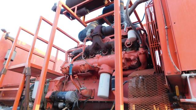 (x) HALLIBURTON Dbl Pumper Trailer w/(2) HT400 Triplex Pumps p/b BIG CAM CUMMINS