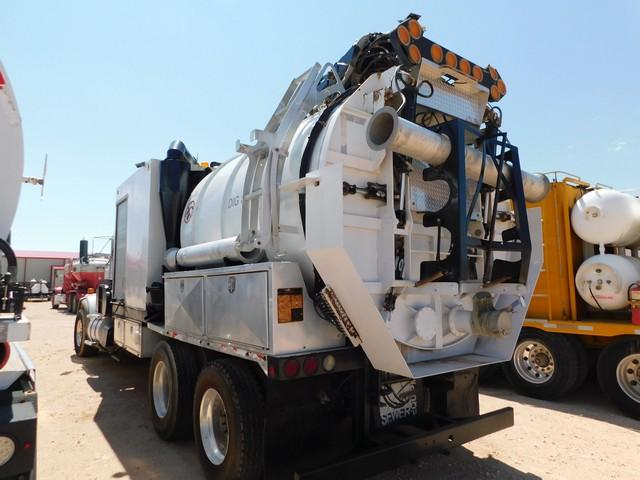 (1040) 2014 KENWORTH T800 T/A HYDROVAC TRUCK, VIN: 1NKDL70X7FR414118, P/B: CUMMI