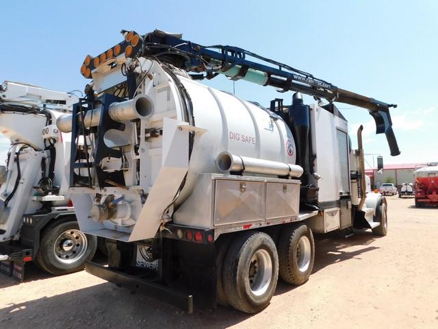 (1040) 2014 KENWORTH T800 T/A HYDROVAC TRUCK, VIN: 1NKDL70X7FR414118, P/B: CUMMI