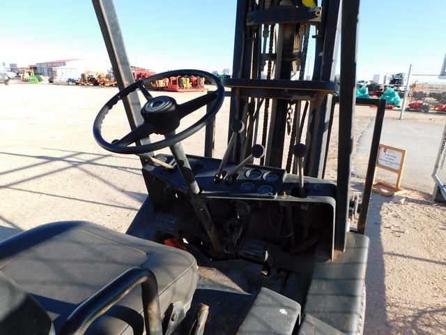 (4850) CLARK 5K# FORKLIFT, 4' FORKS, PROPANE (NOTE: DOES NOT RUN)