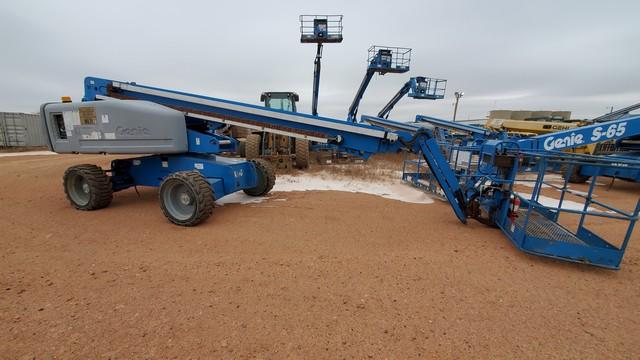 (8830) GENIE 4X4 S-65 EXTENDABLE BOOM MANLIFT P/B: PERKINS 4040 DIESEL, SHOWS 15