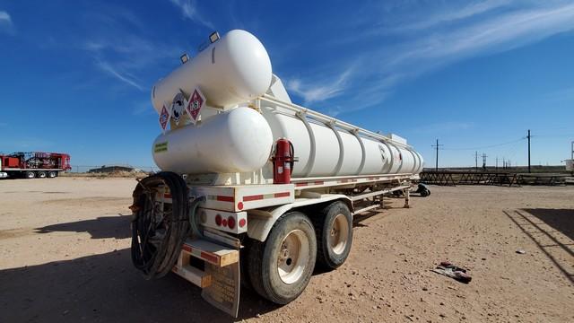 (X) 2002 PIONEER 130 BBL 2-COMPARTMENT HOT OIL TRAILER, VIN: 1P9TB432921260444,