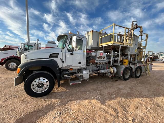 (X) (6955) 2007 MACK CV713 BOBTAIL CEMENT PUMP TRUCK, VIN- 1M1AG11Y87M066955, W/