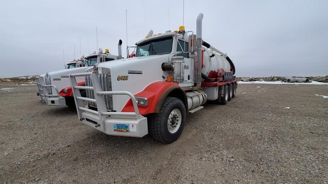 (X) 2012 KENWORTH T800 3-AXLE HYDRO VAC TRUCK, VIN: 1NKDX4EXXCJ328467, P/B CUMMI