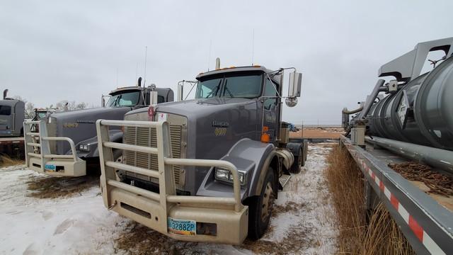 (X) 2015 KENWORTH T800 TRI AXLE DAYCAB HAUL TRUCK, VIN: 1XKDP40X6FJ470414, P/B: