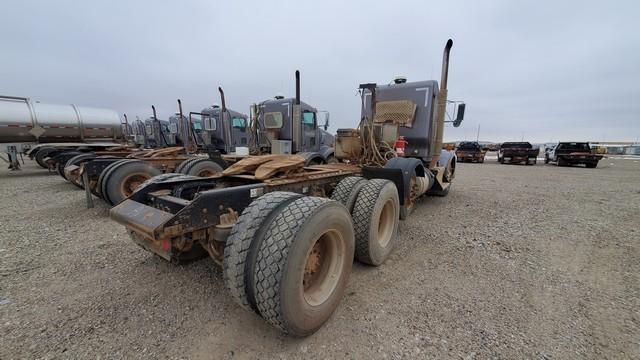 (X) 2015 KENWORTH T800 TRI AXLE DAYCAB HAUL TRUCK, VIN: 1XKDP40X6FJ470414, P/B: