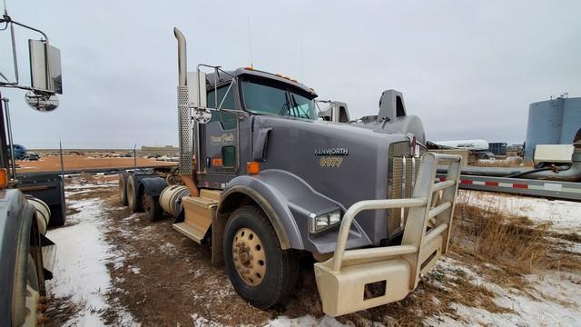 (X) 2015 KENWORTH T800 TRI AXLE DAYCAB HAUL TRUCK, VIN: 1XKDP40X6FJ470414, P/B: