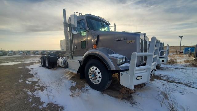 (X) 2013 KENWORTH T800 TANDEM AXLE DAYCAB HAUL TRUCK, VIN: 1XKDD40X7DJ348246, P/