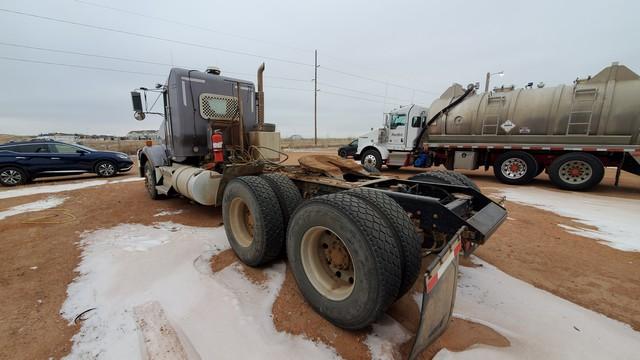 (X) 2013 KENWORTH T800 TANDEM AXLE DAYCAB HAUL TRUCK, VIN: 1XKDD40X6DJ348237, P/