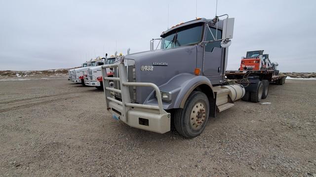 (X) 2013 KENWORTH T800 TANDEM DAYCAB HAUL TRUCK, VIN: 1XKDD40XXDJ348239, P/B: CU