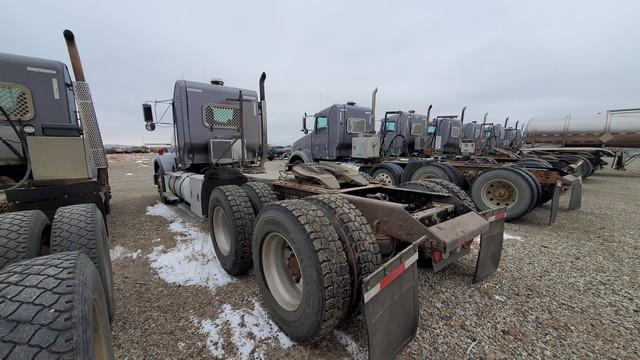 (X) 2011 KENWORTH T800 TANDEM AXLE DAYCAB HAUL TRUCK, VIN: 1XKDD40X7BJ278728, P/