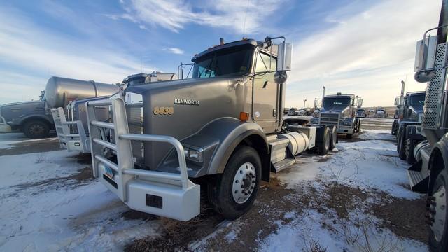 (X) 2012 KENWORTH T800 TANDEM AXLE DAYCAB HAUL TRUCK, VIN: 1XKDD40X8CJ297340, P/