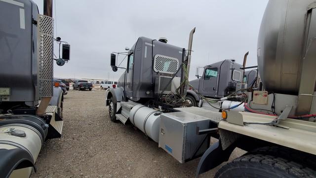 (X) 2012 KENWORTH T800 TANDEM AXLE DAYCAB HAUL TRUCK, VIN: 1XKDD40X8CJ297340, P/