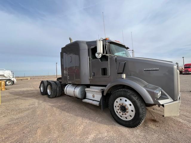 (X) 2007 KENWORTH T800 T/A SLEEPER HAUL TRUCK, VIN: 1XKDDU9X77J165145, P/B: CAT