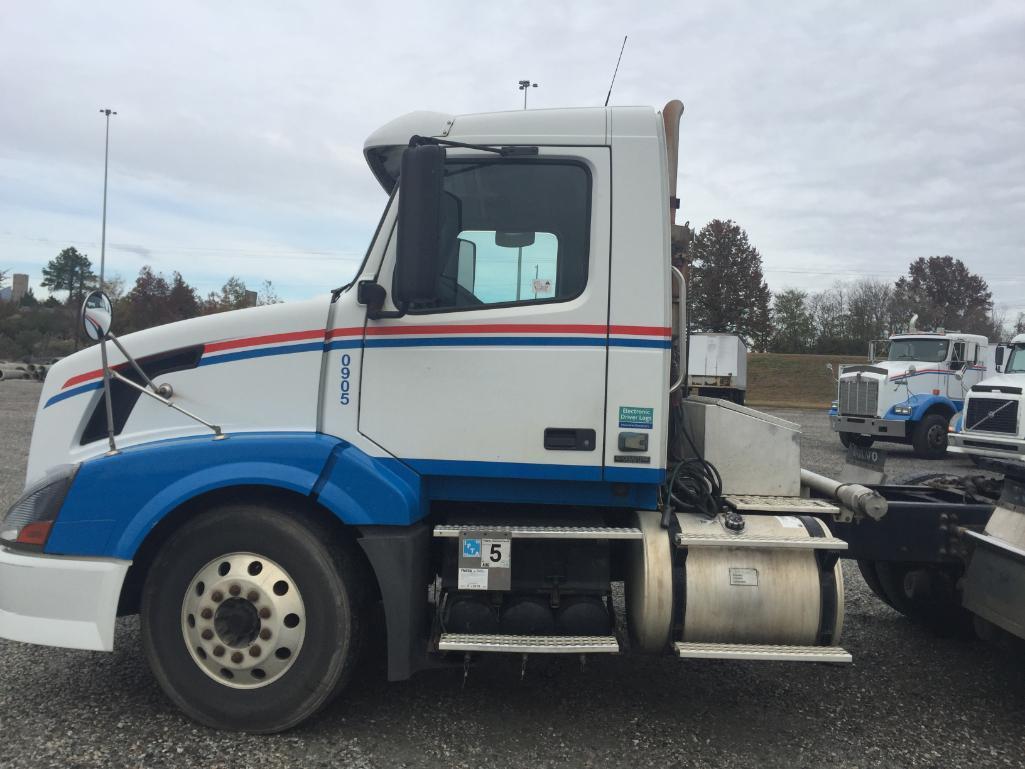 2009 Volvo VNL Truck, VIN # 4V4NC9TH49N286037