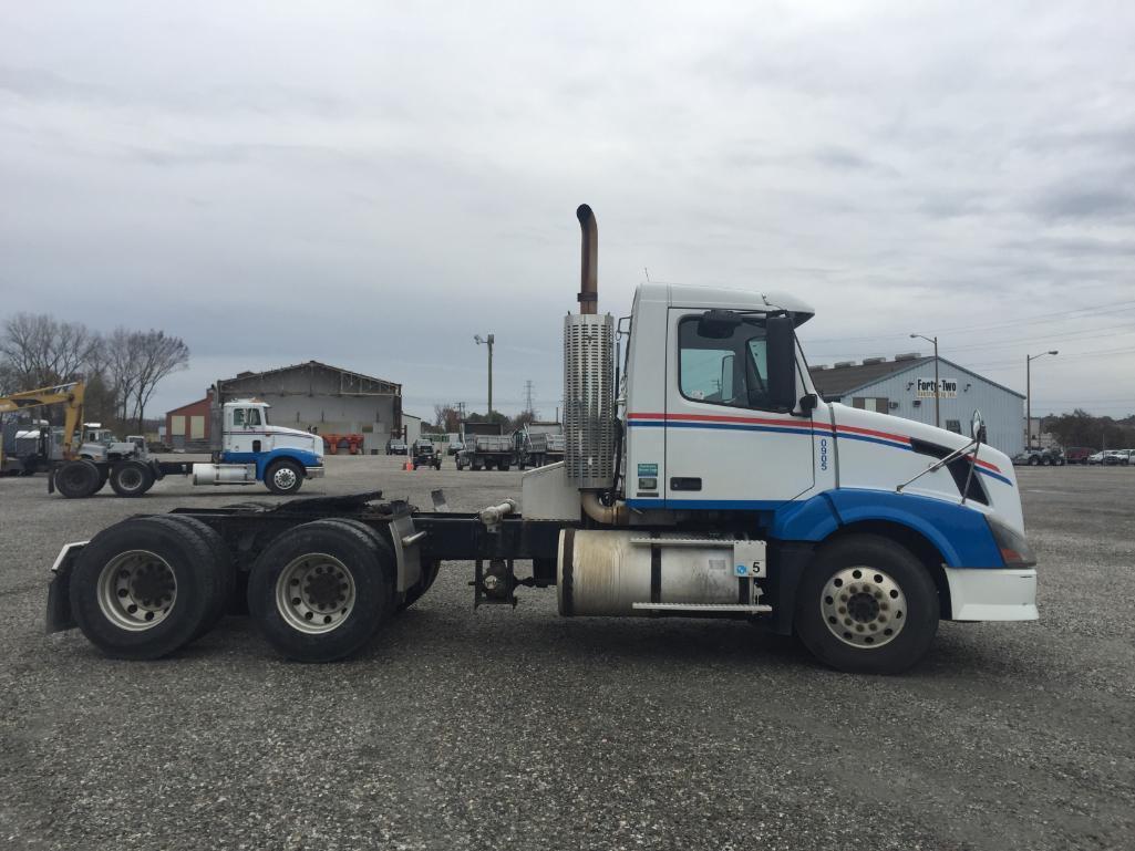 2009 Volvo VNL Truck, VIN # 4V4NC9TH49N286037