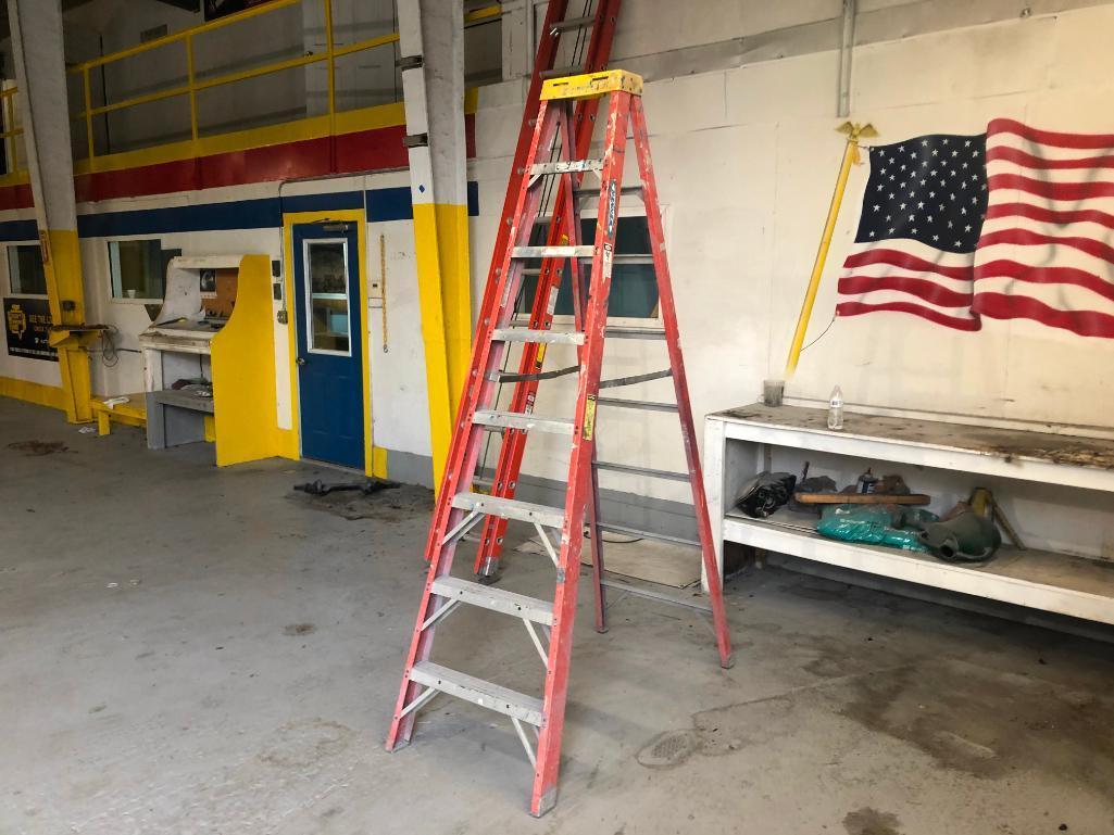 8" Werener electro-master Non Conductive Fiberglass Ladder