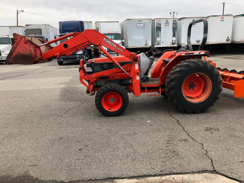 KUBOTA LA681 TRACTOR