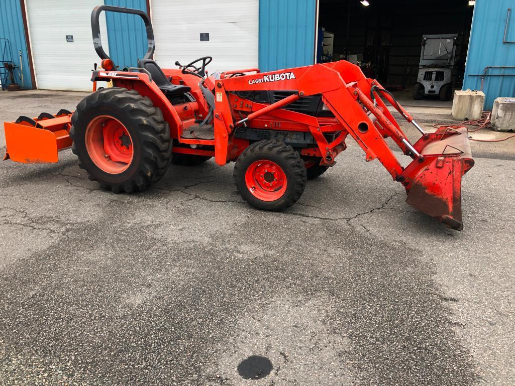 KUBOTA LA681 TRACTOR