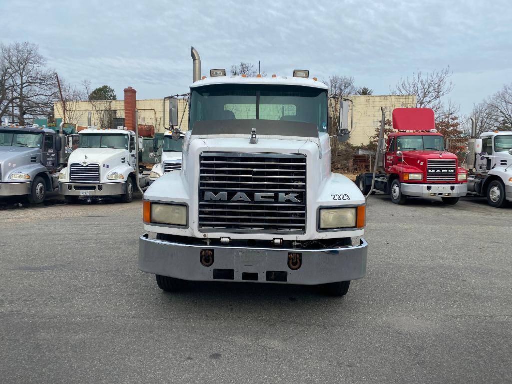 1998 Volvo WG Truck, VIN # 4vajbarf7wn861202