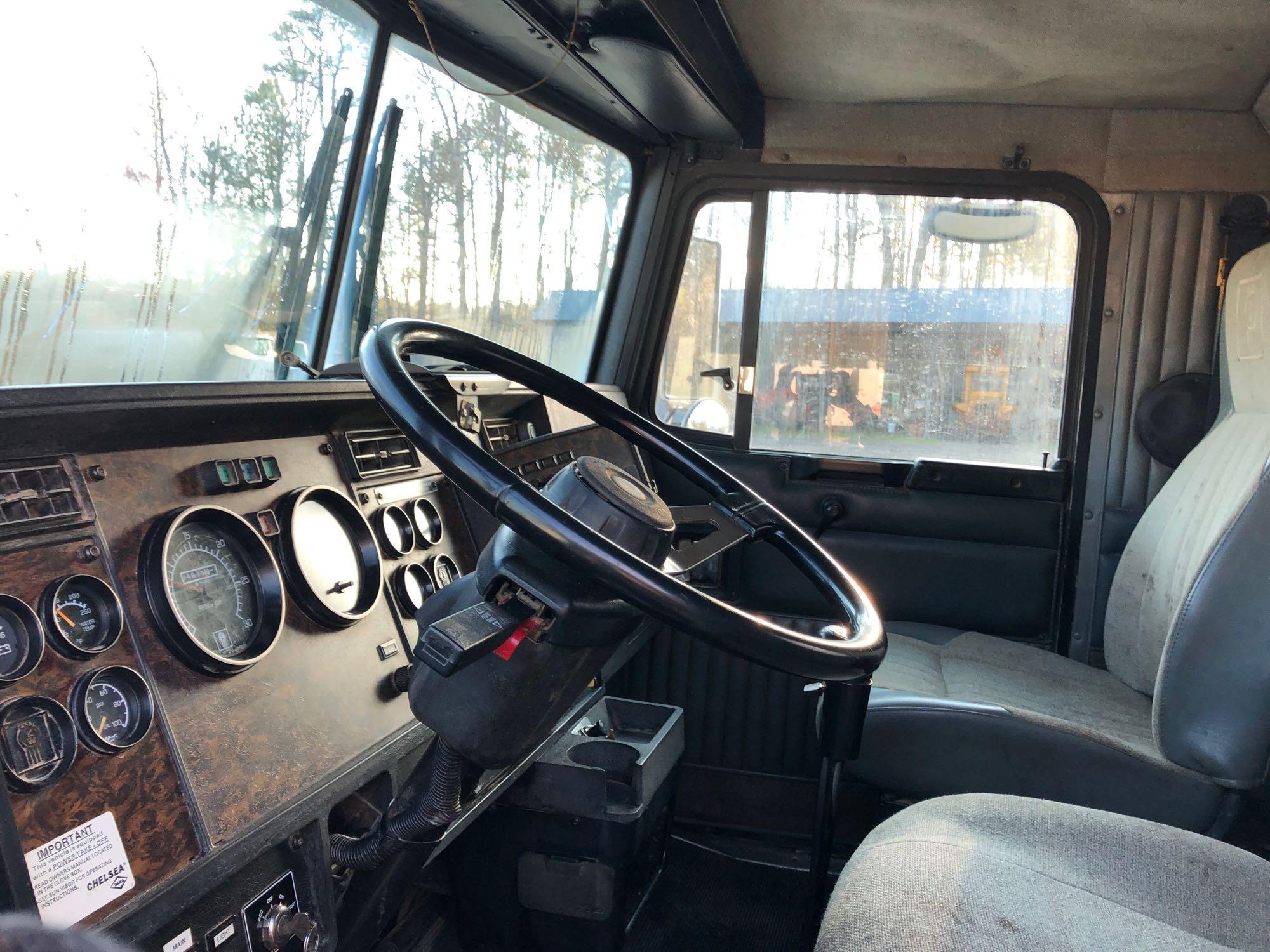 1999 Kenworth T800B Fuel & Lube Maintenance Truck