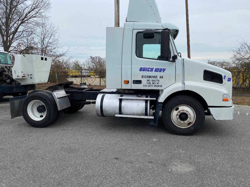 2006 Volvo VNM Truck, VIN # 4v4m19gf56n426652