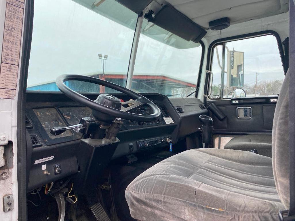 2006 Volvo VNM Truck, VIN # 4v4m19gf56n426652