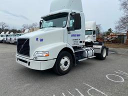 2006 Volvo VNM Truck, VIN # 4v4m19gf56n426652