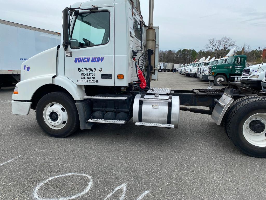 2006 Volvo VNM Truck, VIN # 4v4m19gf56n426652