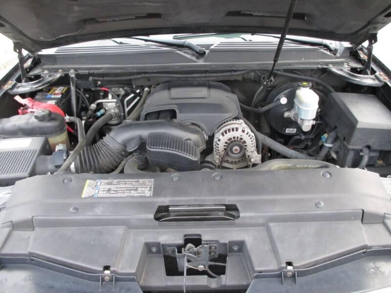 2009 Chevrolet Tahoe Multipurpose Vehicle (MPV), VIN # 1GNFK33019R217400