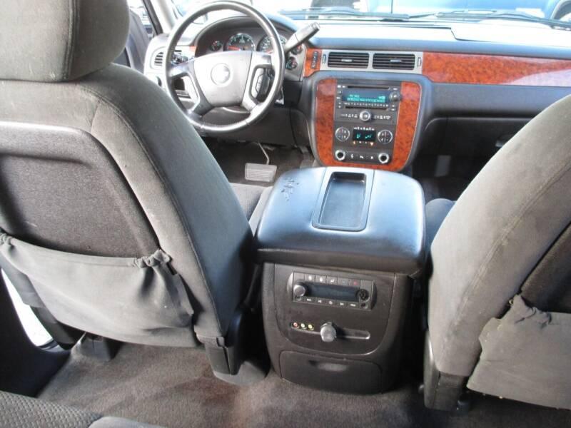 2008 Chevrolet Tahoe Multipurpose Vehicle (MPV), VIN # 1GNFC13058R150283
