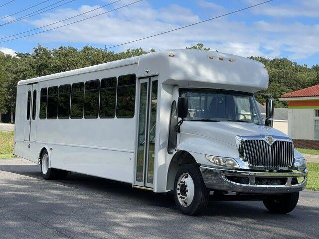 2015 International Starcraft Bus 34 Passenger with Wheelchair Lift