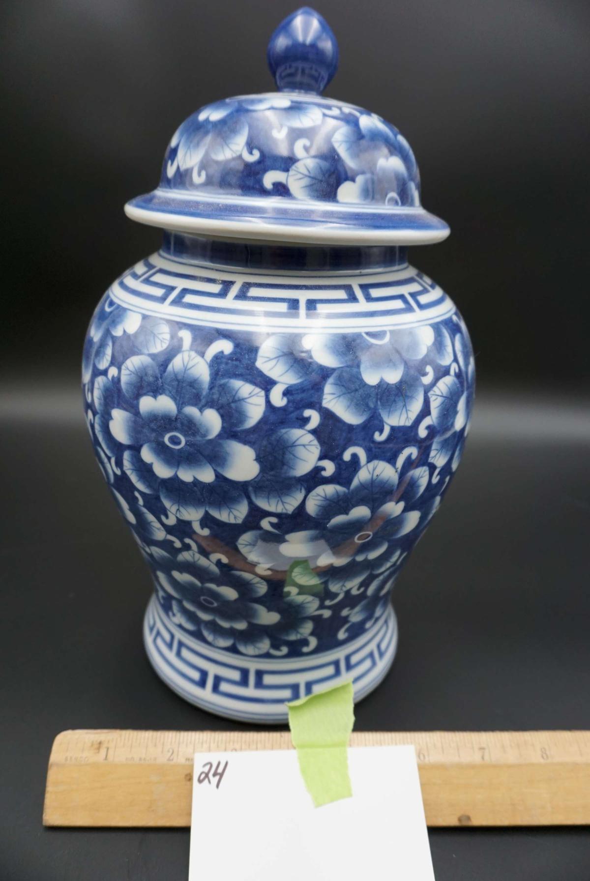 Blue & White Thai porcelain, hand-painted Ginger Jar Round with lid, A83