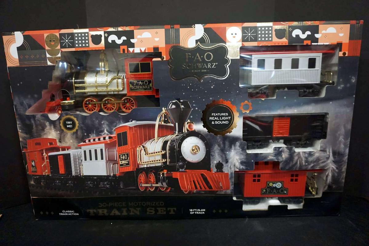 FAO Schwarz, 30 pc motorized train set