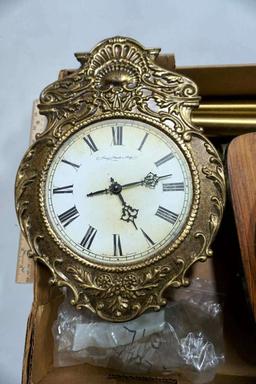 Lot of 2 clocks