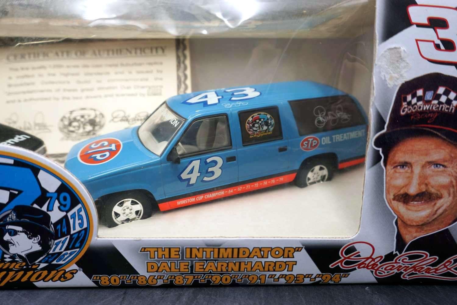 Two Truck Limited Edition, Richard Petty & Dale Earnhardt 1/25