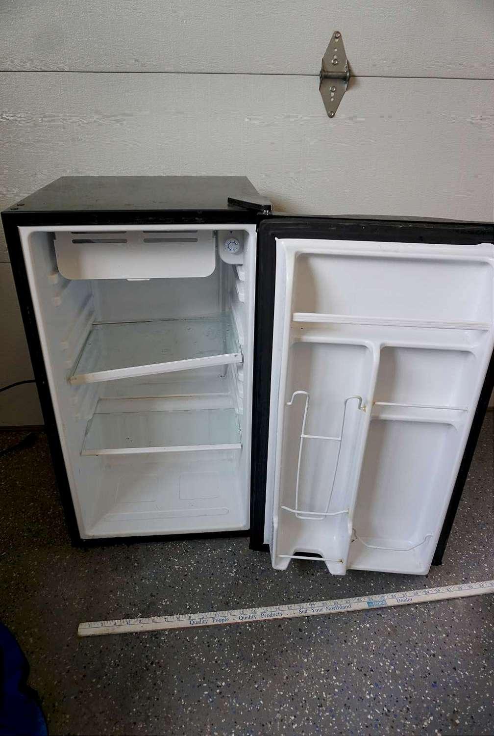Igloo mini fridge.