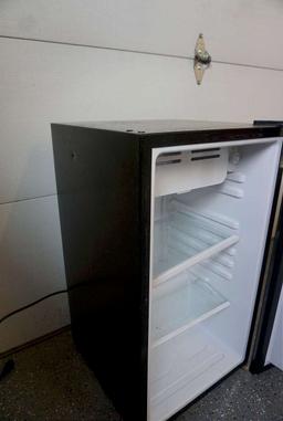 Igloo mini fridge.