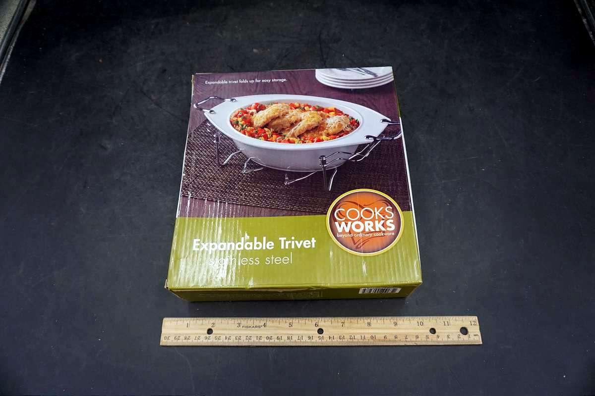 Expandable Trivet.  No Dish