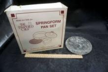 The Pampered Chef Springform Pan Set & Ashtray