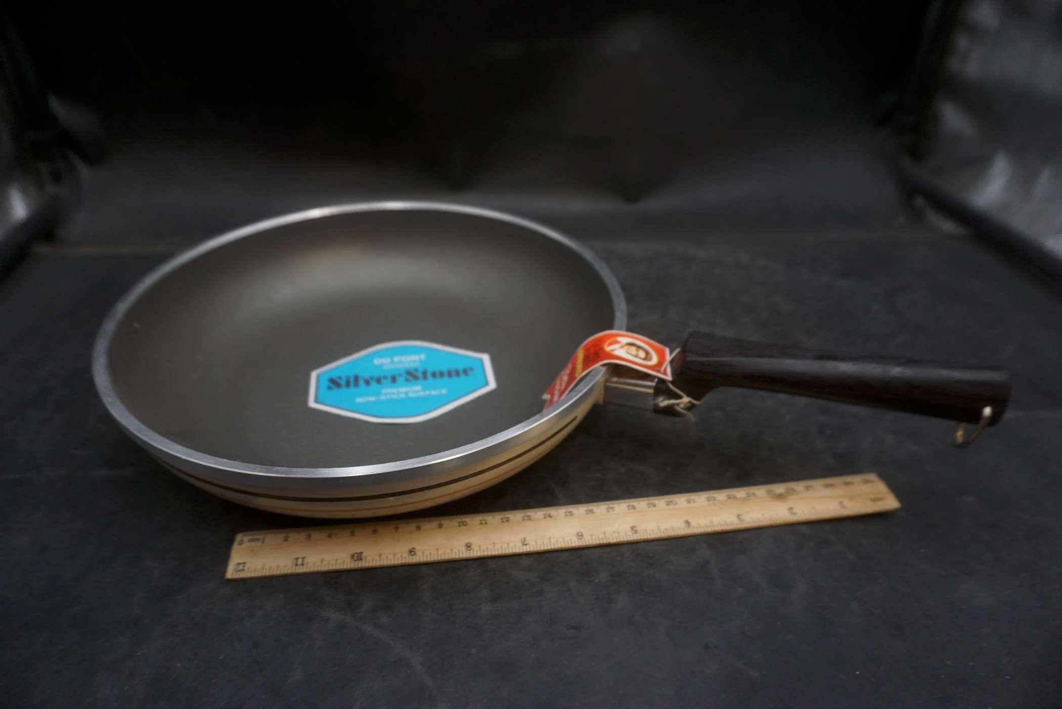 Dupont Silverstone Non-Stick Surface Pan