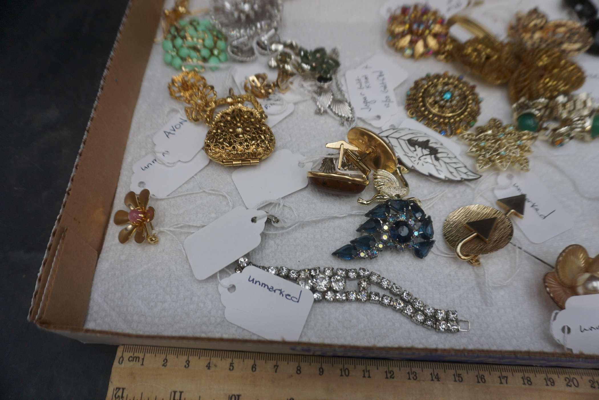 Brooches, Pins & Earrings