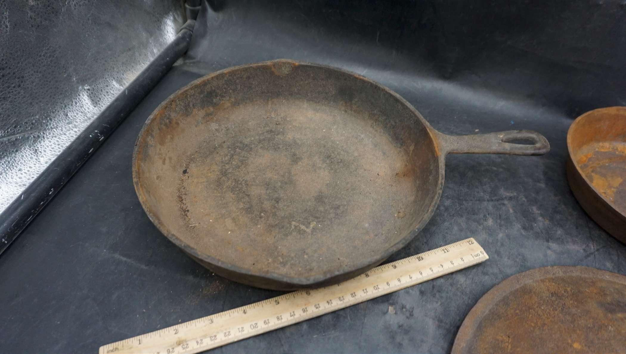 2 Cast Iron Skillets & Lid