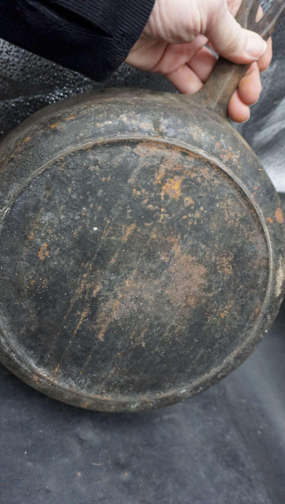 2 Cast Iron Skillets & Lid