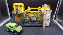 Dinosaur Park Toy & Escalade Pickup