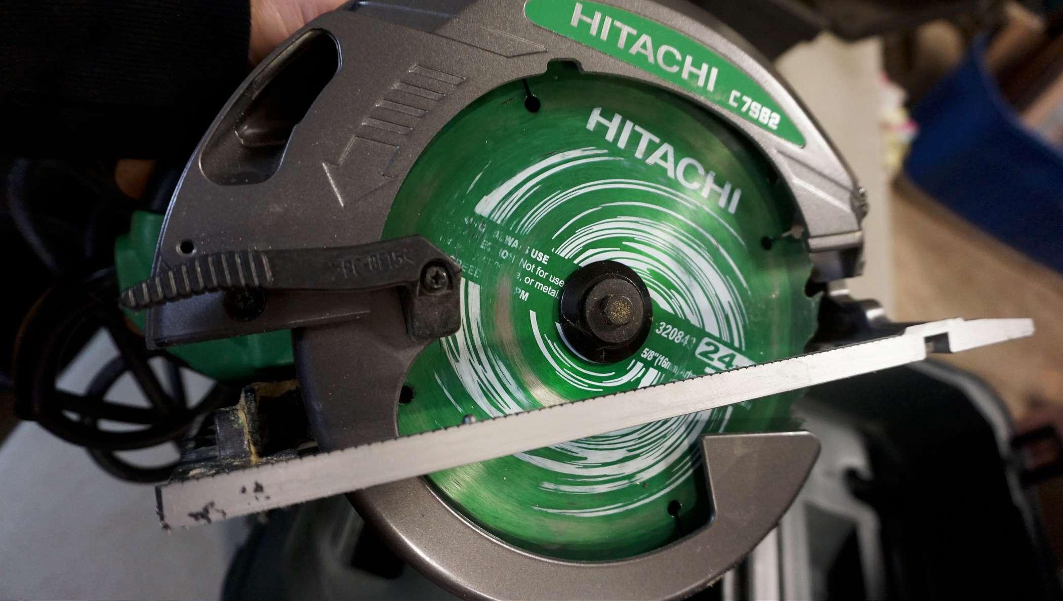 Hitachi C7582 Saw w/ Hard Case
