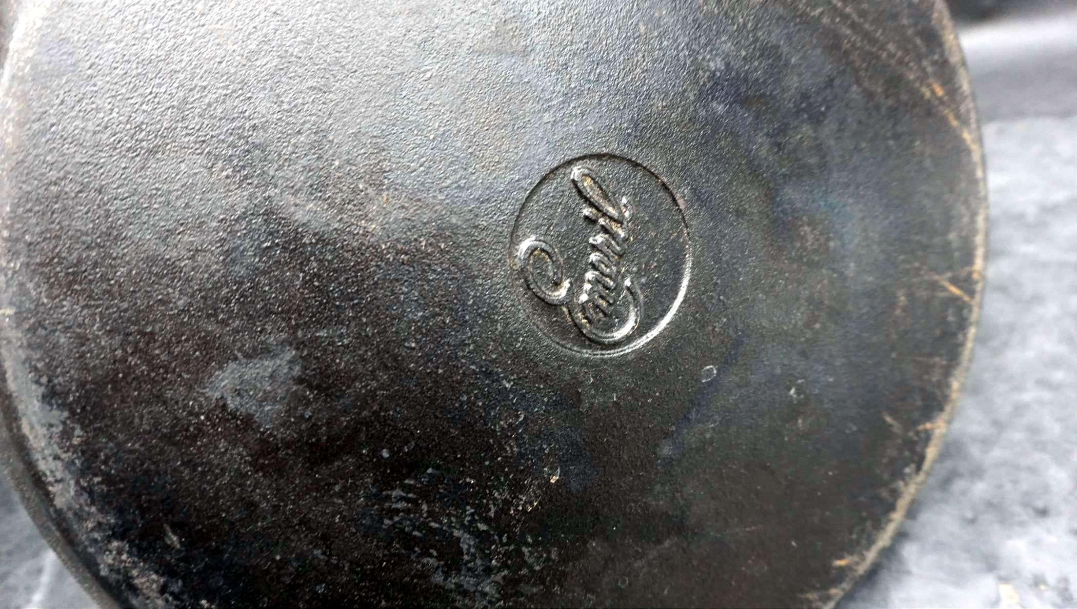 Round Cast Iron Pan