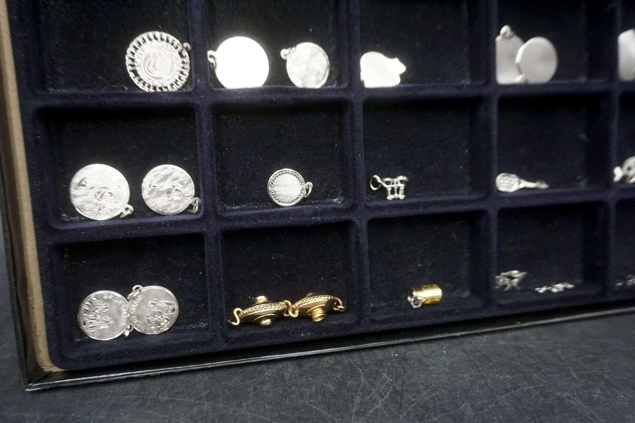 Pendants & Jewelry Case (Crack In Lid)