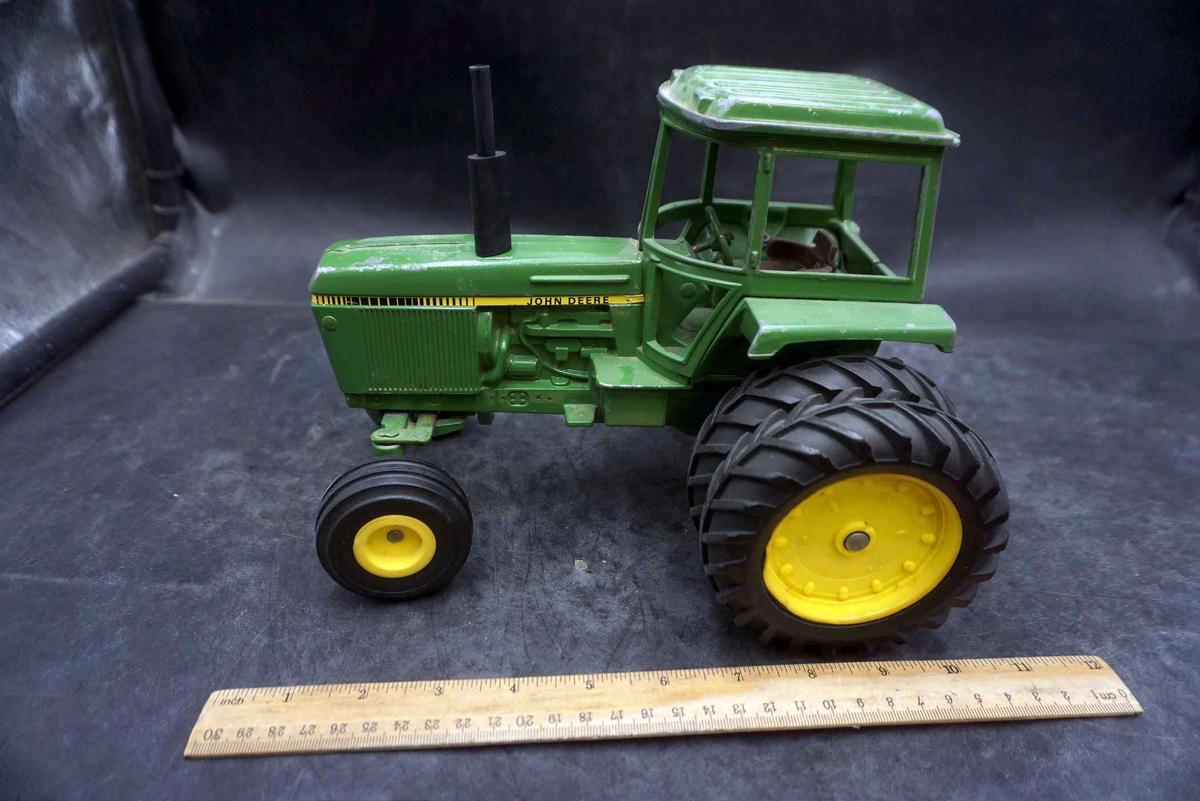 Ertl John Deere Dually Tractor