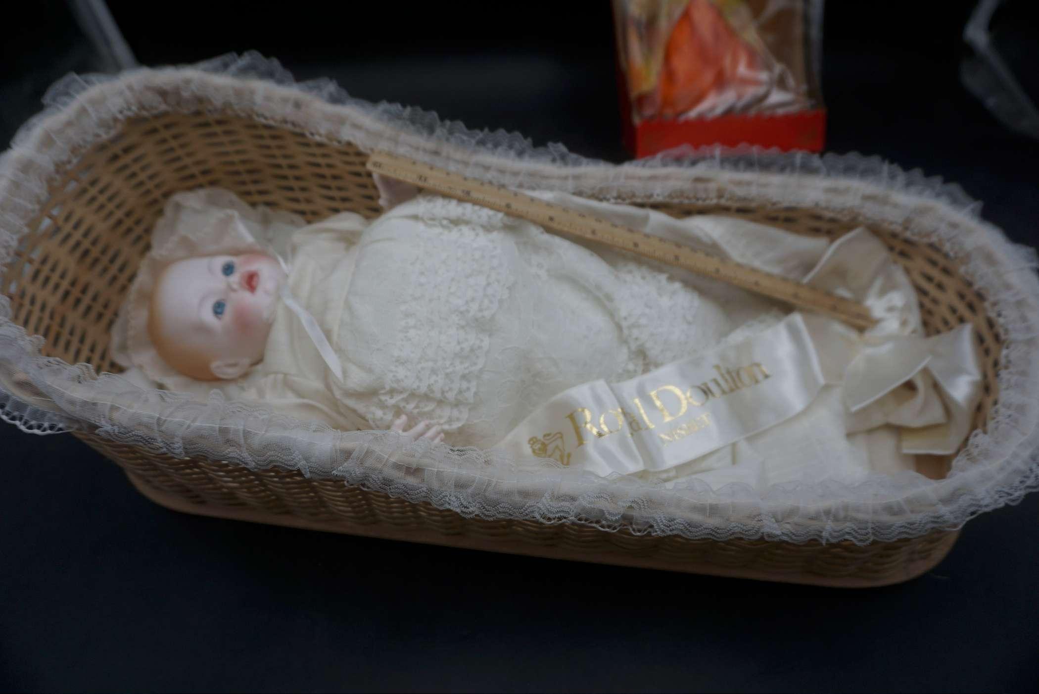 Peggy Nisbet Doll & Royal Doulton Nisbet Doll & Bed